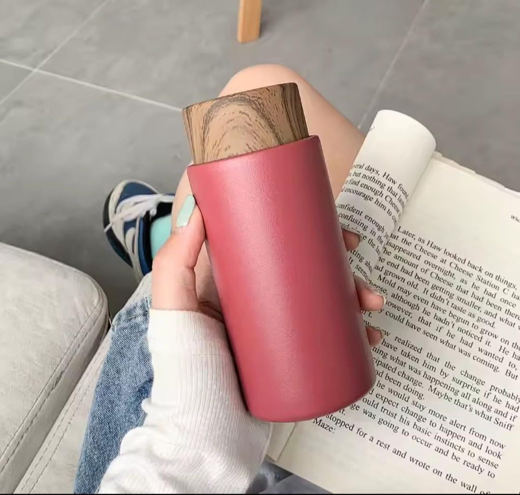 Downtown Insulated Coffee Mug with Wooden Lid, 260ml Stainless Steel Travel Cup, Leak-Resistant Thermal Mug for Hot and Cold Drinks Office Travel and Daily Use (Burgundy))